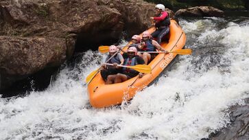 Rafting é uma das atividades do SelvaSP, parque de aventuras dentro de São Paulo