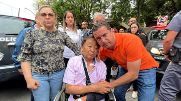 Aprígio se emocionou durante votação neste domingo em Taboão da Serra, na Grande São Paulo