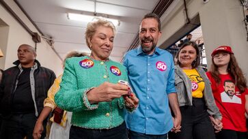 Marta e Boulos durante votação neste segundo turno