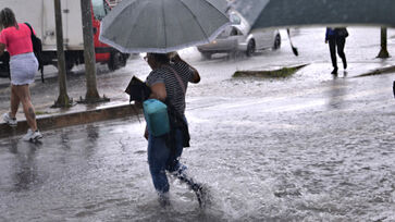 Chuva é resultado da atuação da primeira Zona de Convergência do Atlântico Sul (ZCAS)