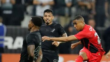 Corinthians vence o Athletico-PR com cinco gols