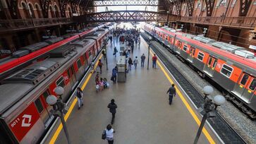 Trem saiu parcialmente dos trilhos na plataforma 3, afetando as linhas 11-Coral e 13-Jade