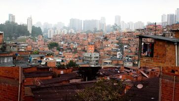 Os anos 1970 foram marcados pelo surgimento dos primeiros barracos, intensificando a ocupação da região.