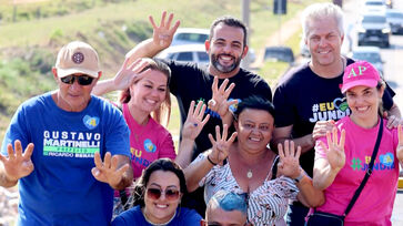 Candidato a prefeito de Jundiaí, Gustavo Martinelli, em campanha na cidade 