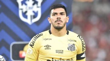 Goleiro João Paulo, atualmente está afastado do Santos