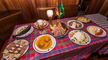 Nos bairros paulistanos, há várias opções de restaurantes que mantenham vivo a tradição culinária alemã.