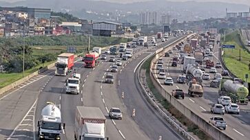 Trânsito lento na chegada a São Paulo nesta sexta-feira (18/10)