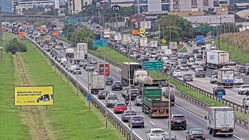 Trânsito para chegar a São Paulo acumula mais de uma hora