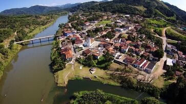 Abrigo de belezas naturais impressionantes e conhecida como a 'Capital das Cavernas', a cidade de Iporanga, no Vale do Ribeira, chama a atenção dos turistas