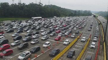 Trânsito intenso para quem desce com sentido ao litoral de São Paulo