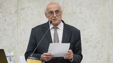 Procedimento foi realizado com sucesso e sem intercorrências, agora, Suplicy segue estável