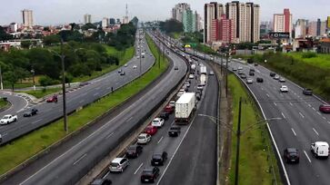 Trânsito lento para quem chega a São Paulo pelas rodovias