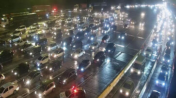 Motoristas que querem curtir o feriado e fim de semana no litoral de São Paulo vão precisar de paciência para chegarem em seus destinos