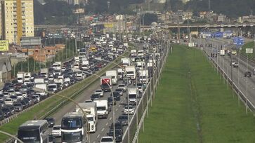 Trânsito complicado nas principais rodovias que entram em São Paulo nesta quinta (5/12)