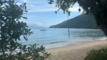 Ilha Anchieta, em Ubatuba, recebe impulso no turismo após instalação de hostel