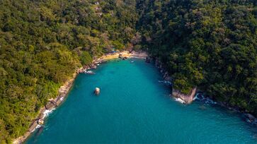 Algumas praias são verdadeiros refúgios em Ilhabela