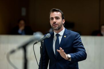 Lucas Bove (PL) negou que usaria dinheiro público para custear a viagem.