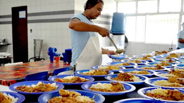 Equipe de nutricionistas da Seduc-SP prepara sugestões de cardápio