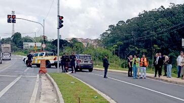 Polícia Civil faz a reconstituição do atentado sofrido pelo prefeito de Taboão da Serra, Aprígio (Podemos)