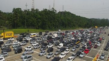 Em direção ao litoral de São Paulo, através do Sistema Anchieta-Imigrantes, o fim de semana teve 192,4 mil passagens de carros registradas