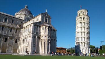 A rica história da região de Toscana está refletida nas construções medievais, como fortalezas, basílicas e casarões