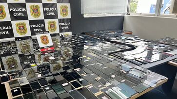 Parte dos celulares recuperados pela Polícia Civil de São Paulo