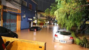 Região central da cidade ficou alagada após as fortes chuvas 