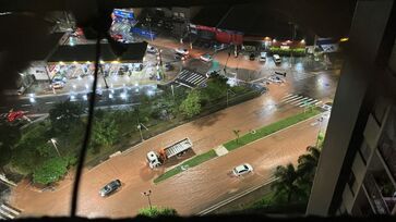 Ruas e casas da cidade na Grande São Paulo ficaram alagadas