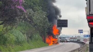 Rodovia ficou interditada no trecho de Jacareí