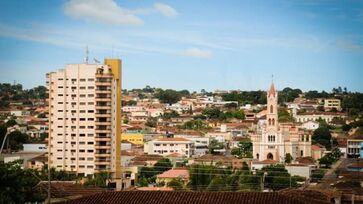 Líder frequente nos rankings de temperaturas mais altas do estado, Igarapava está situada a aproximadamente 445 km da capital paulista e abriga cerca de 46.835 habitantes. 