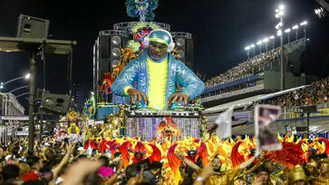 Carnaval se aproxima e o período é marcado por desfiles de blocos e escolas de samba