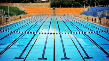 Concessionária aconselha usar a piscina para treino e não para lazer infantil