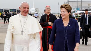 O Papa Francisco foi recebido pela então presidenta Dilma Rousseff 