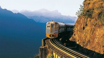 O passeio de trem da Serra do Mar Paranaense foi eleito um dos melhores do mundo em 2025