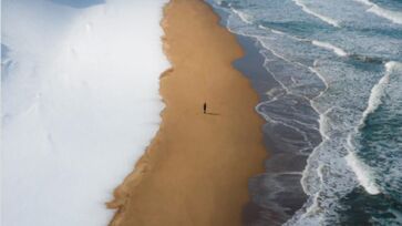 Localizado no oeste do Japão e estendendo-se desde o leste do Cabo Kyogamisaki, Kyoto até a costa oeste de Hakuto Kaigan, Tottori, este geoparque com área de 2.458,44 quilômetros&#xB2;