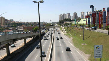 Trecho da rodovia Régis Bittencourt (BR-116), que corta a cidade de Taboão da Serra, voltou a ser tema de discussão