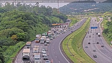 Rodovia dos Bandeirantes está com trânsito nos dois sentidos