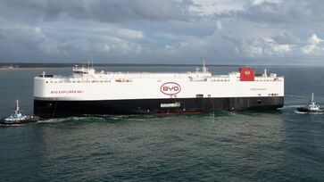 Navio cargueiro chega ao Brasil para atender demanda por veículos elétricos e híbridos da BYD