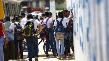 Alunos da rede municipal de Campinas ainda não receberam os uniformes escolares