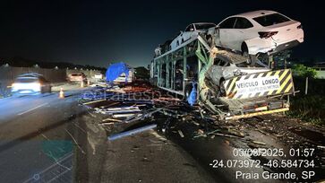 Motorista da carreta Volvo (cegonha) estacionado no acostamento, sem sinalização adequada, causou o acidente