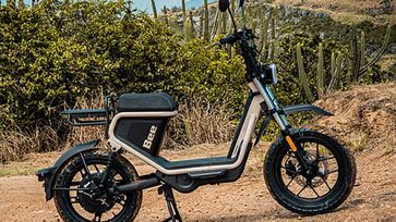Além dos autopropelidos, marca oferece a motocicleta elétrica U1+, com velocidade máxima de 65 km/h