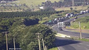 Acidente entre carro e bicicleta deixa três feridos