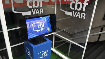 O VAR foi utilizado pela primeira vez de forma oficial em 12 de agosto de 2016