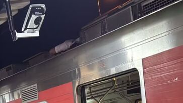 De acordo com a CPTM, ao acessar o teto do trem, ele teria esbarrado na rede aérea de alta tensão