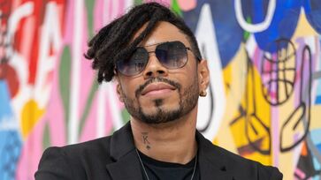 Ale Santos diz que livro tem forte conexão com a cultura pop