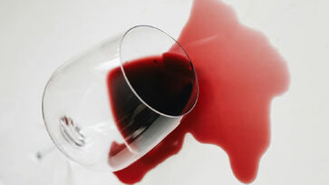 Um simples descuido pode transformar a apreciação de um bom vinho em um medo de manchar a sua roupa preferida