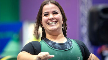 Mariana D'Andrea é campeã mundial e bicampeã paralímpica de halterofilismo