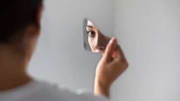 Traumas de infância moldam relacionamento na vida adulta