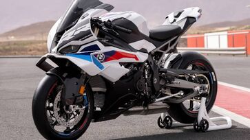 BMW S 1000 RR tem preço de lançamento a R$ 139.900 na cor preta