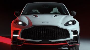 No coração do novo DBX S está uma versão atualizada do motor 4.0 V8 biturbo da Aston Martin